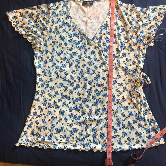 Lane Bryant floral blouse - Picture 2 of 5